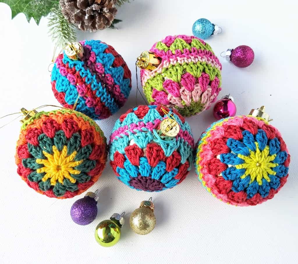 5 crochet balls for christmas decoration