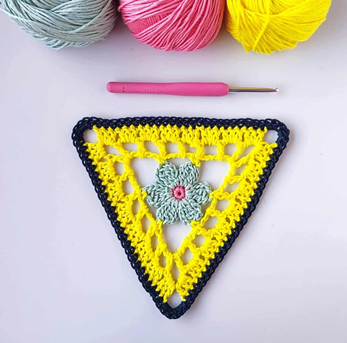 Crochet Flower Bunting – Free Pattern