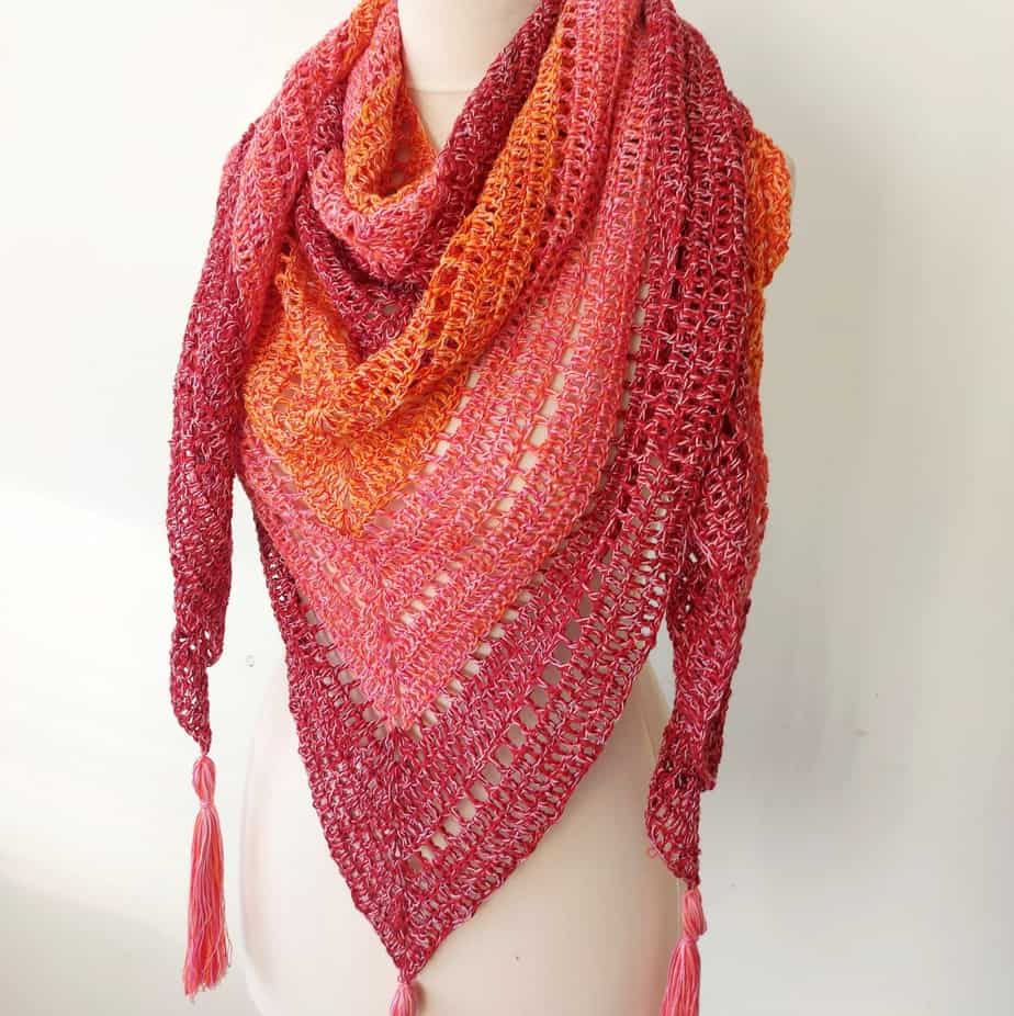 easy crochet triangle shawl pattern in red and orange