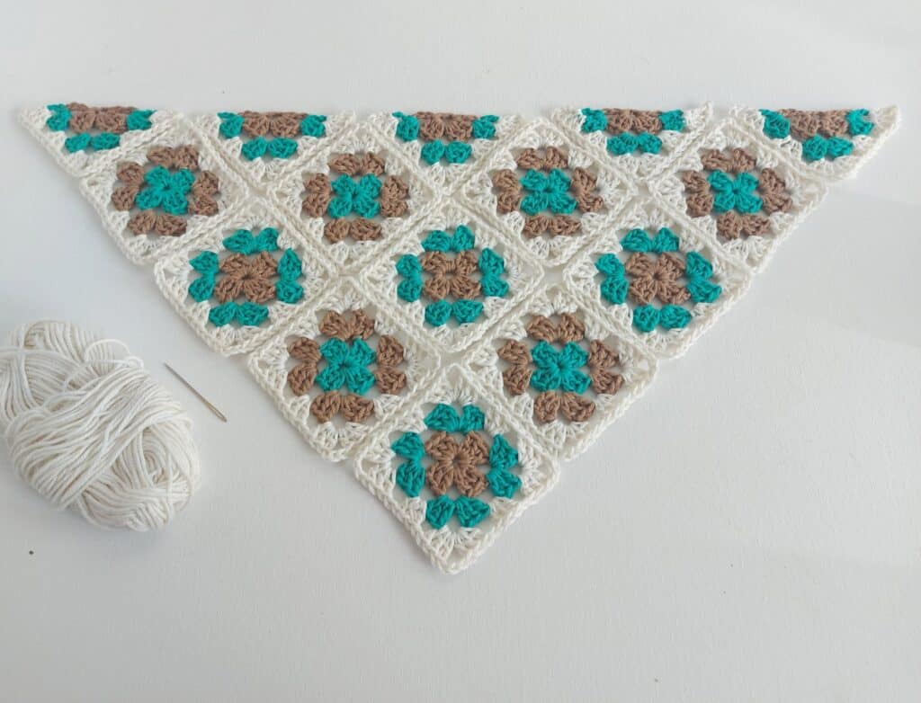 Assembly diagram for how to crochet a bandana from granny squares
