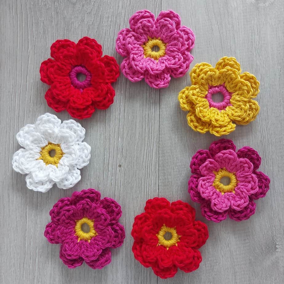 crochet flowers in pink and red colors