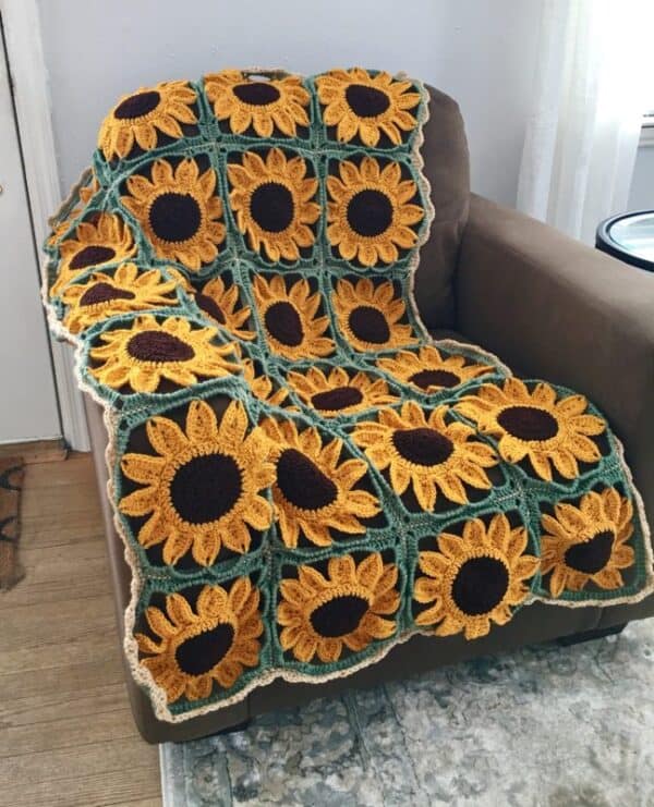 15 Cheerful Free Crochet Patterns for Sunflower Granny Squares - Annie ...