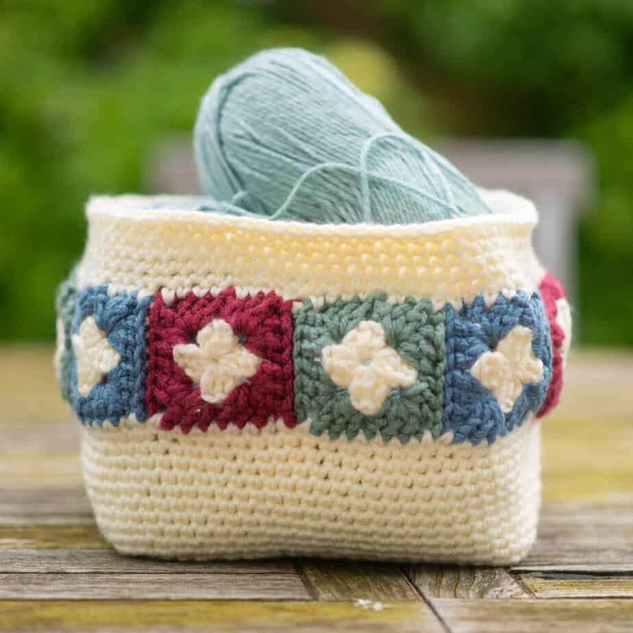Chunky Granny Basket by Knitting with Chopsticks