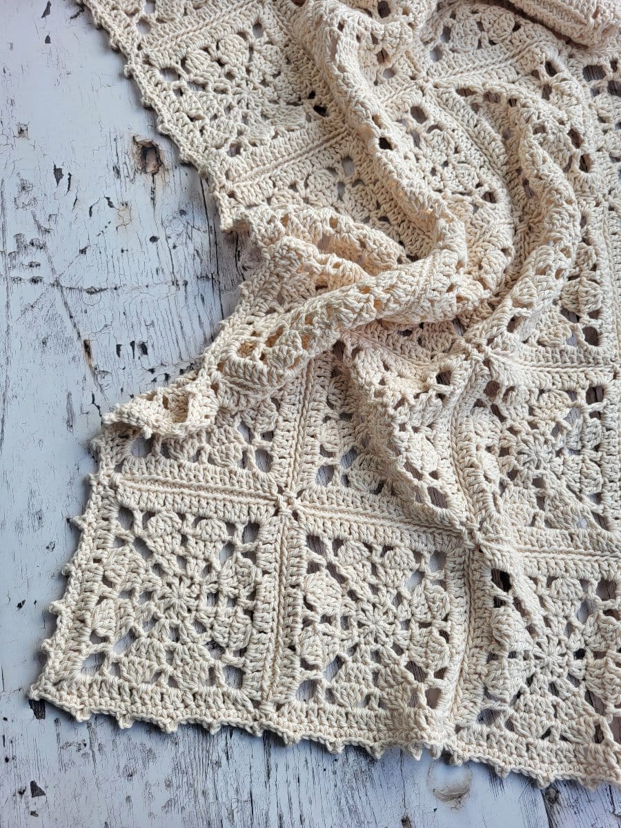 Closeup of the flower crochet shawl pattern - Florette