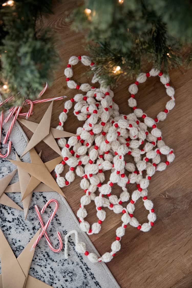 Popcorn and Cranberries Garland by Delia Creates