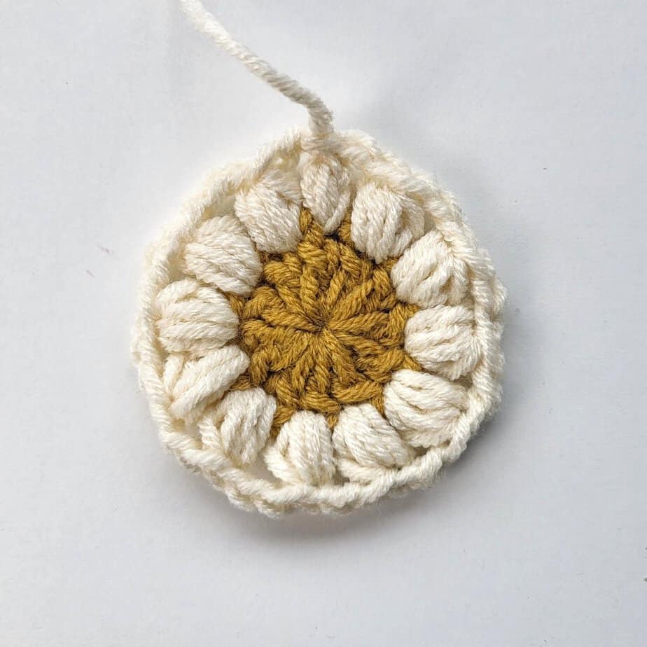 Daisy Patch Granny Square - Rounds 1-2