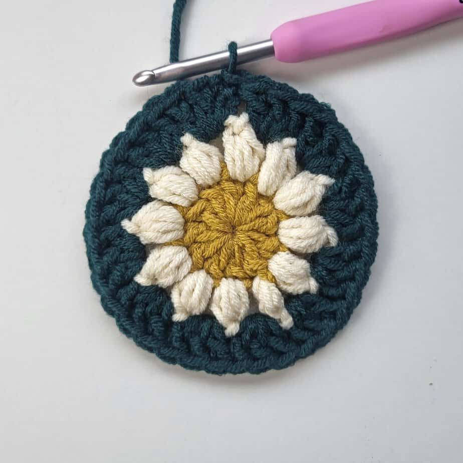 Daisy Patch Granny Square - Round 3