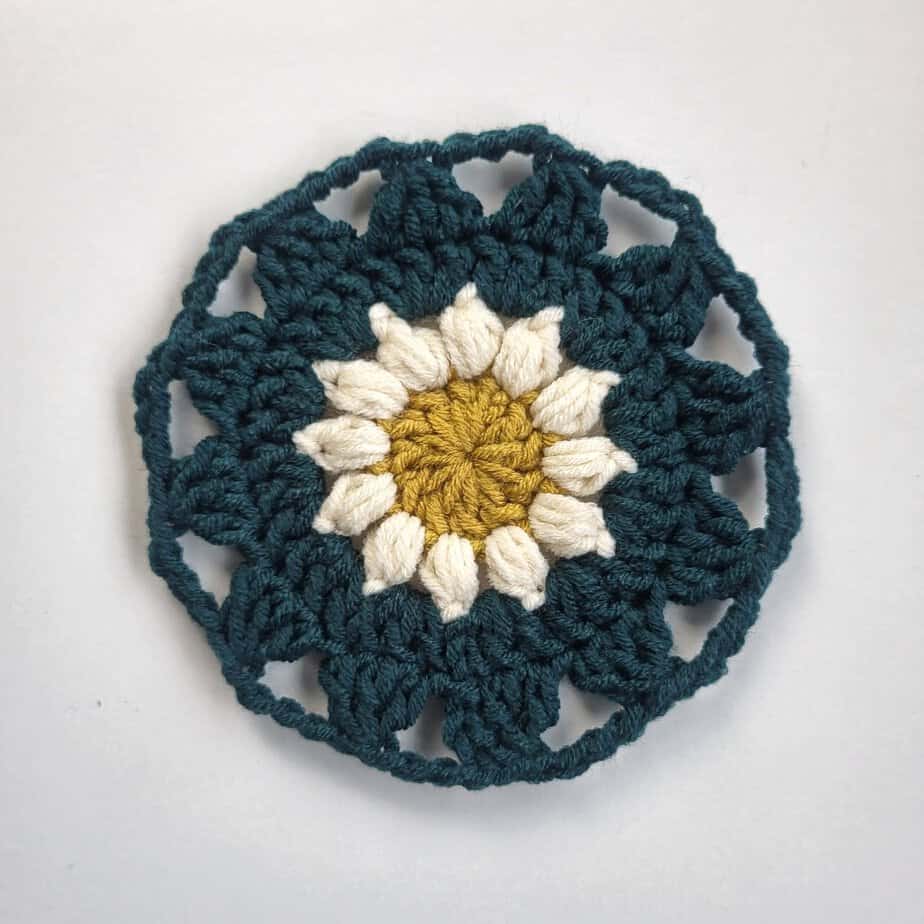 Daisy Patch Granny Square - Round 4