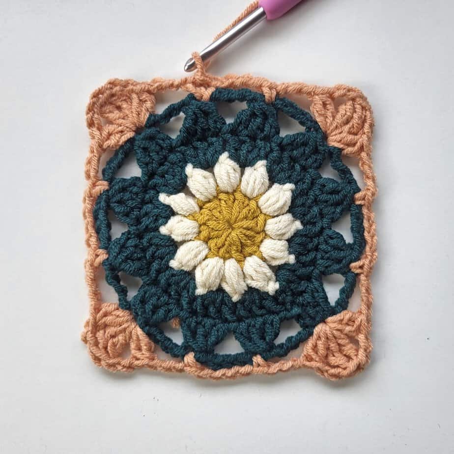 Daisy Patch Granny Square - Round 5