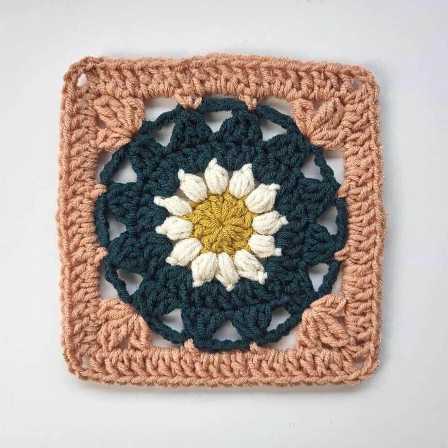 Daisy Patch Granny Square - Round 6