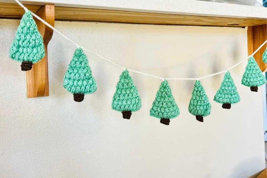 Puff Stitch Christmas Tree Garland