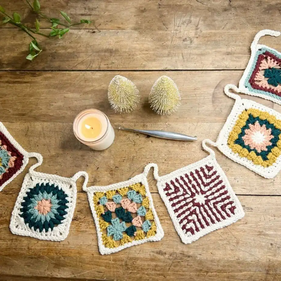 A Very Cottage Christmas - Cozy Granny Square Garland by MadameStitch